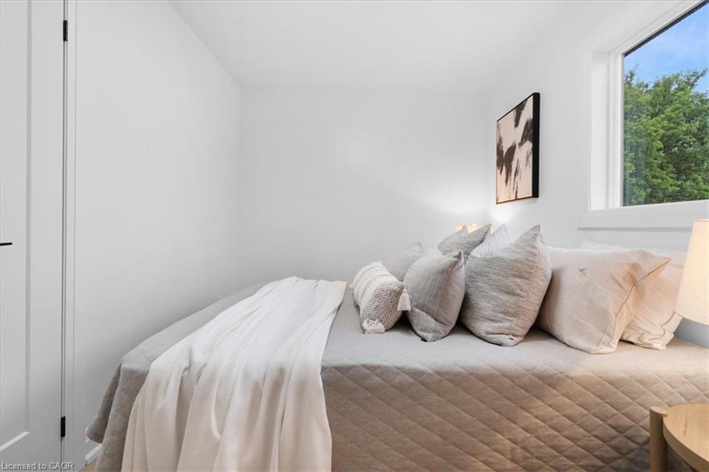 15 Mellenby Street, Hamilton, ON - Indoor Photo Showing Bedroom