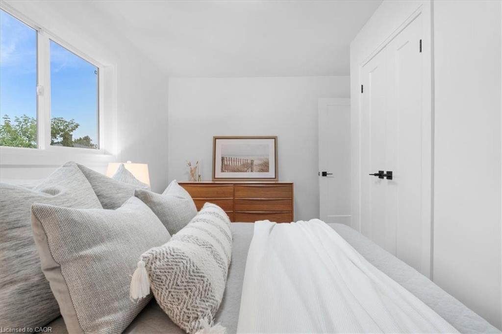 15 Mellenby Street, Hamilton, ON - Indoor Photo Showing Bedroom