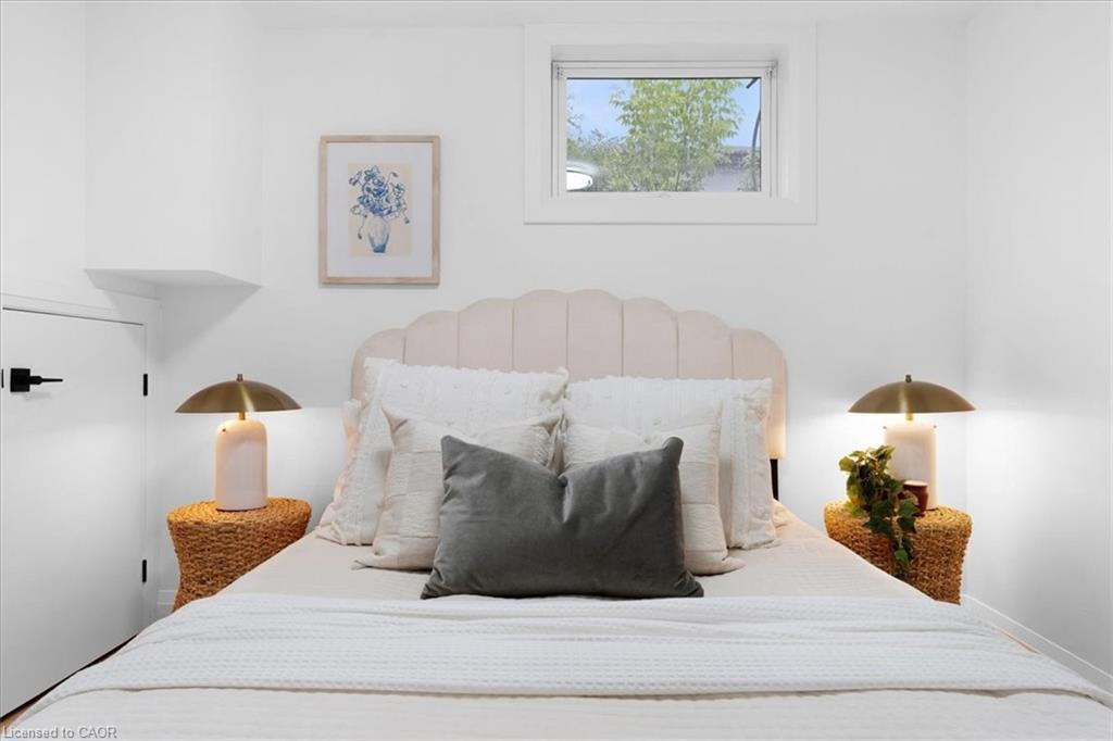 15 Mellenby Street, Hamilton, ON - Indoor Photo Showing Bedroom