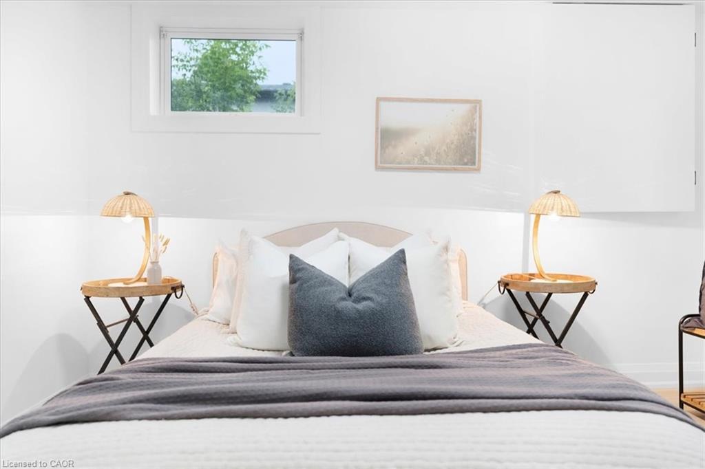 15 Mellenby Street, Hamilton, ON - Indoor Photo Showing Bedroom