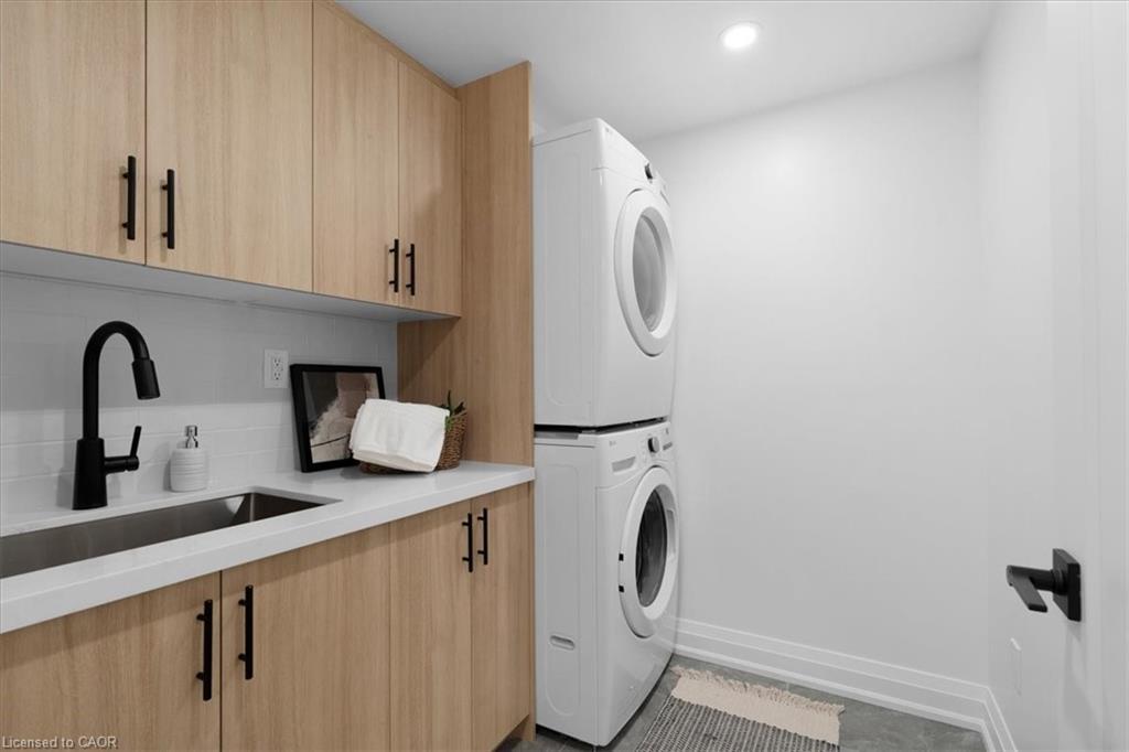 15 Mellenby Street, Hamilton, ON - Indoor Photo Showing Laundry Room