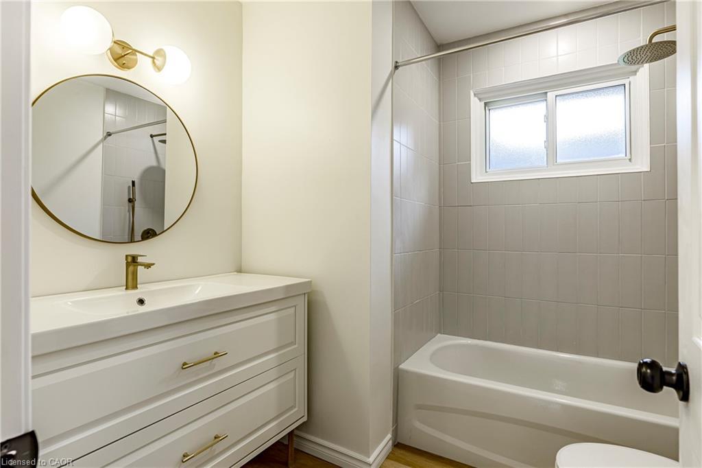 20 Burfield Avenue, Hamilton, ON - Indoor Photo Showing Bathroom