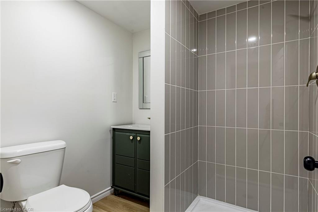 20 Burfield Avenue, Hamilton, ON - Indoor Photo Showing Bathroom