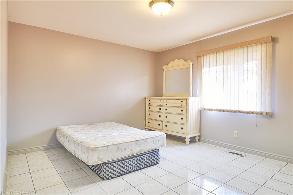 13 Balsam Avenue, Woodland Beach, ON - Indoor Photo Showing Bedroom