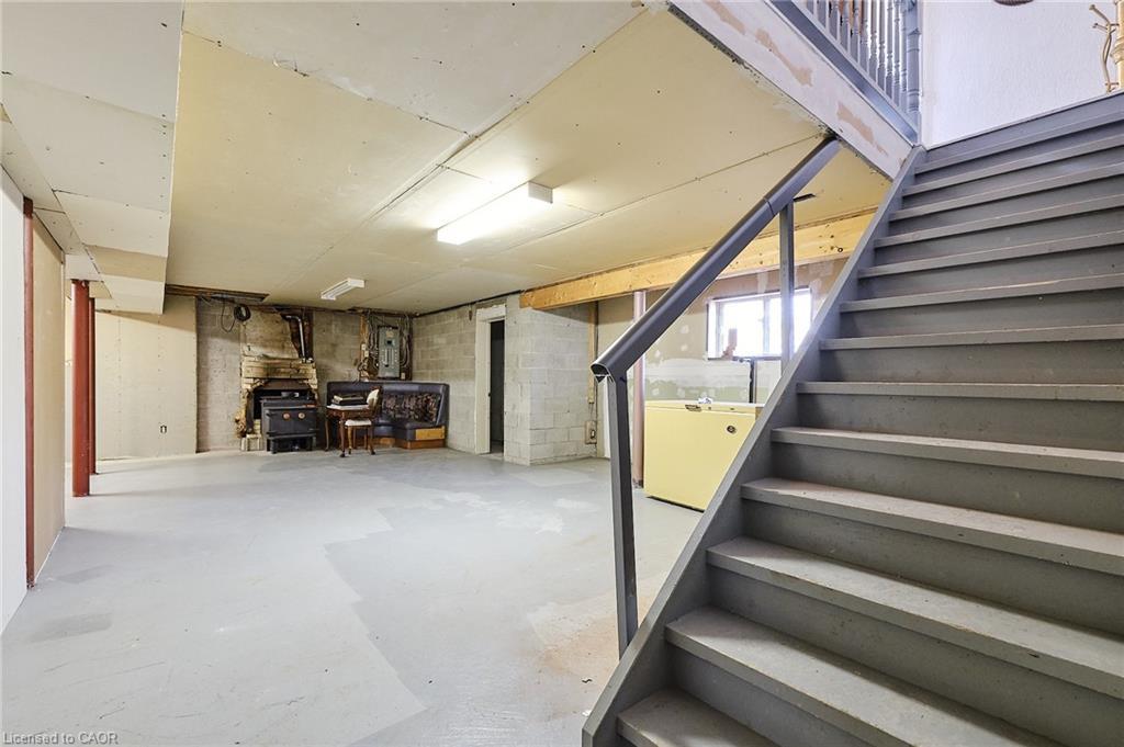 13 Balsam Avenue, Woodland Beach, ON - Indoor