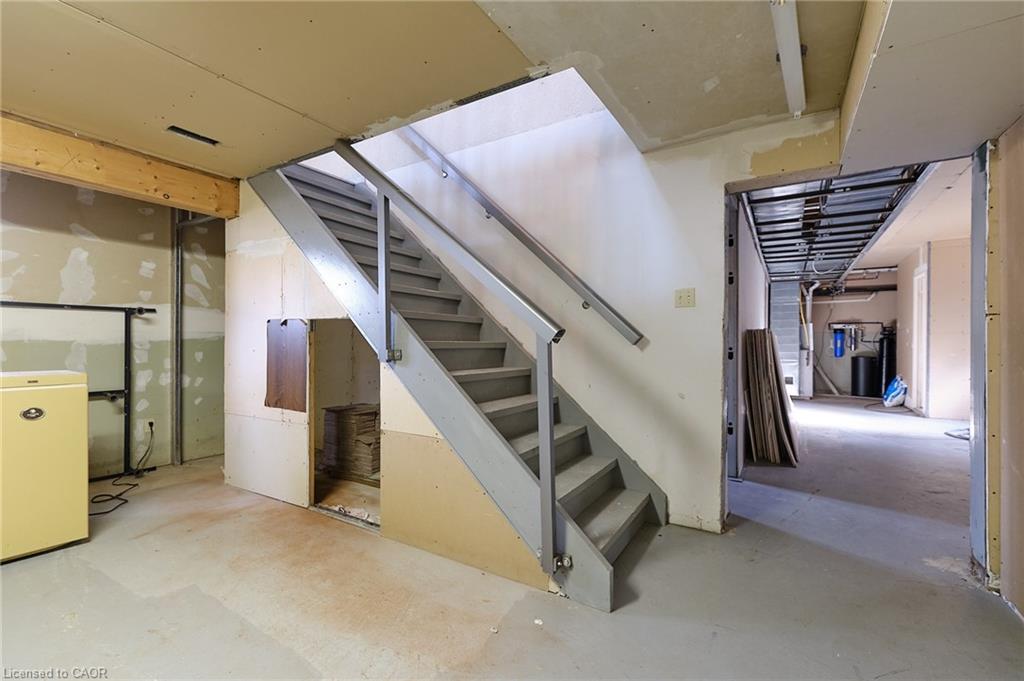 13 Balsam Avenue, Woodland Beach, ON - Indoor