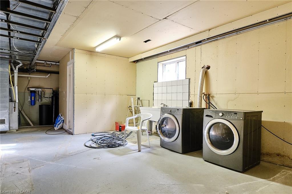 13 Balsam Avenue, Woodland Beach, ON - Indoor Photo Showing Laundry Room