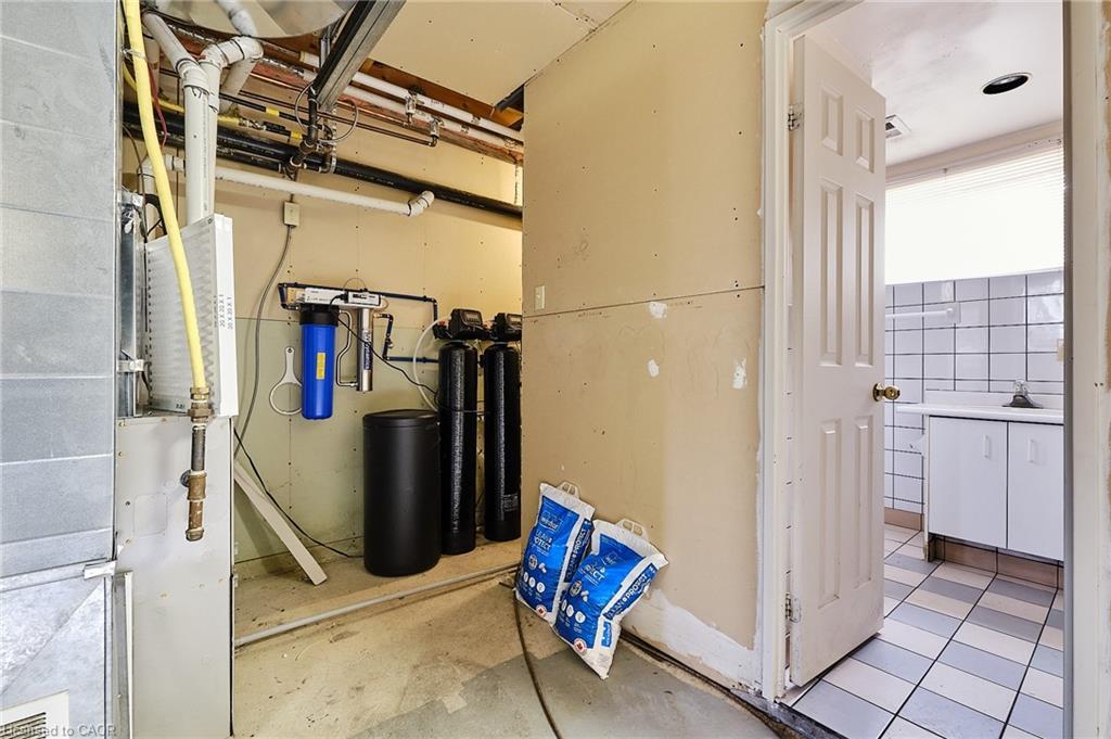 13 Balsam Avenue, Woodland Beach, ON - Indoor