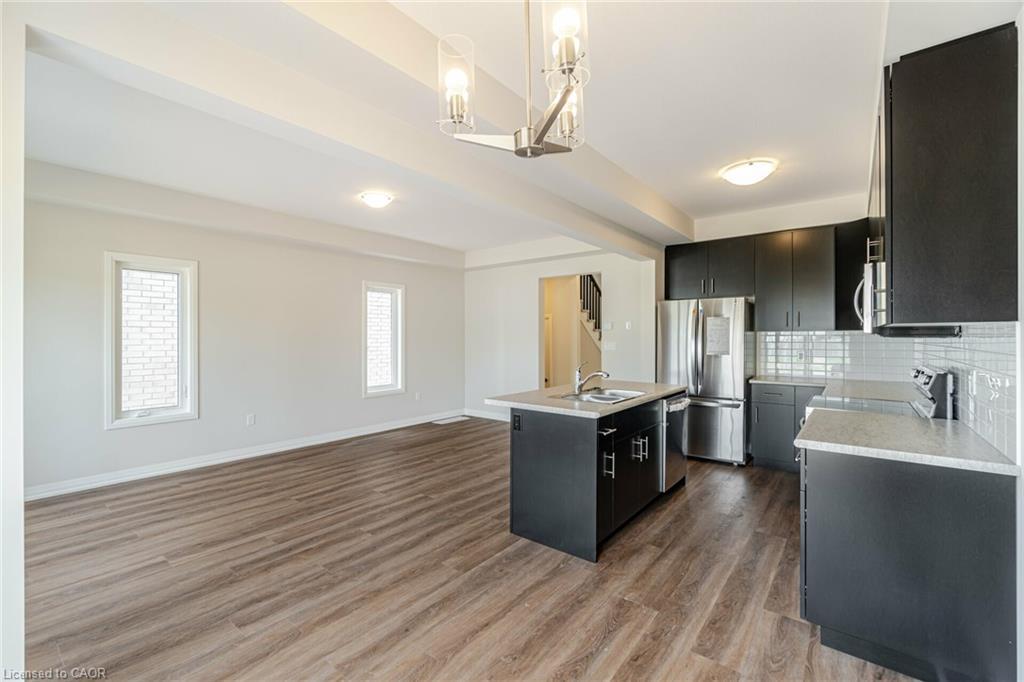 7310 Marvel Drive, Niagara Falls, ON - Indoor Photo Showing Kitchen