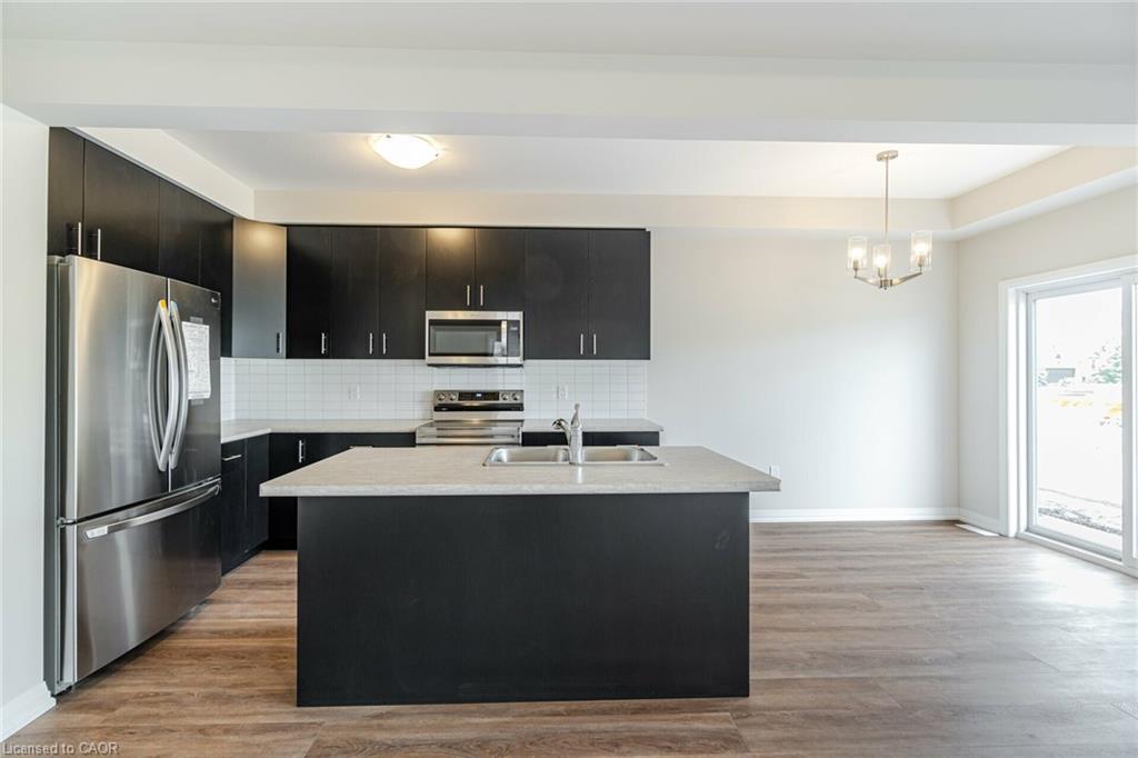7310 Marvel Drive, Niagara Falls, ON - Indoor Photo Showing Kitchen With Stainless Steel Kitchen With Double Sink With Upgraded Kitchen
