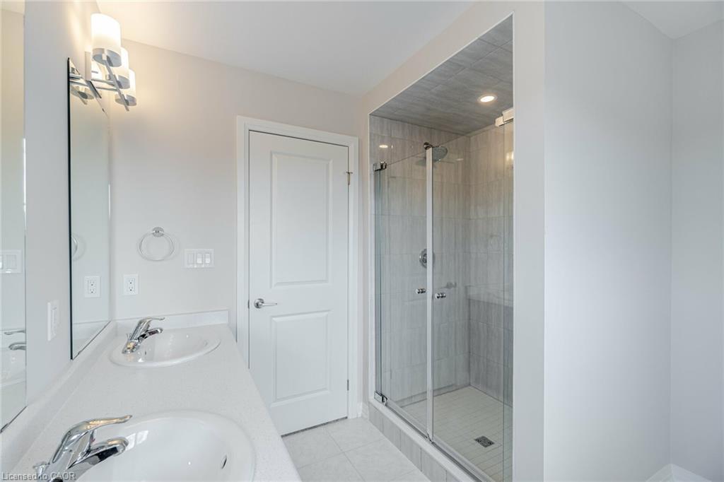 7310 Marvel Drive, Niagara Falls, ON - Indoor Photo Showing Bathroom