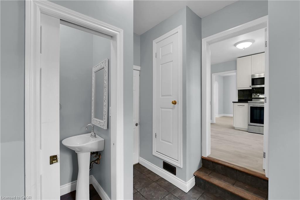 9 Arlington Avenue, St. Catharines, ON - Indoor Photo Showing Other Room