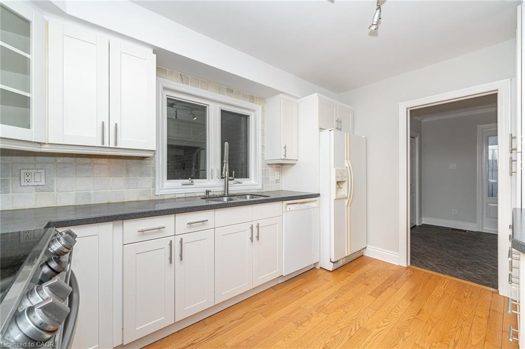 3018 Dalehurst Drive, Mississauga, ON - Indoor Photo Showing Kitchen With Double Sink