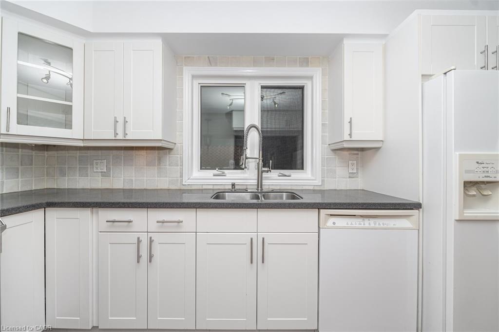 3018 Dalehurst Drive, Mississauga, ON - Indoor Photo Showing Kitchen With Double Sink