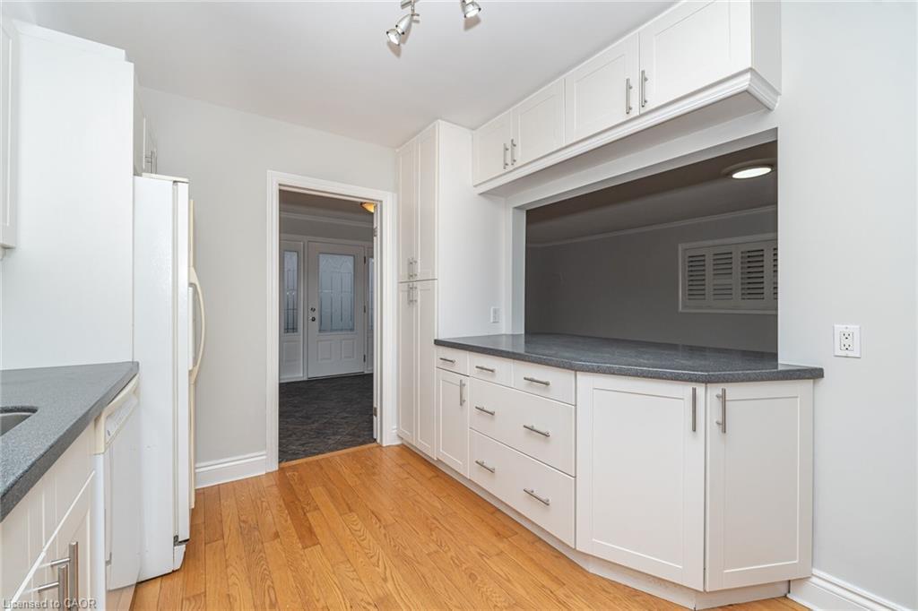 3018 Dalehurst Drive, Mississauga, ON - Indoor Photo Showing Kitchen