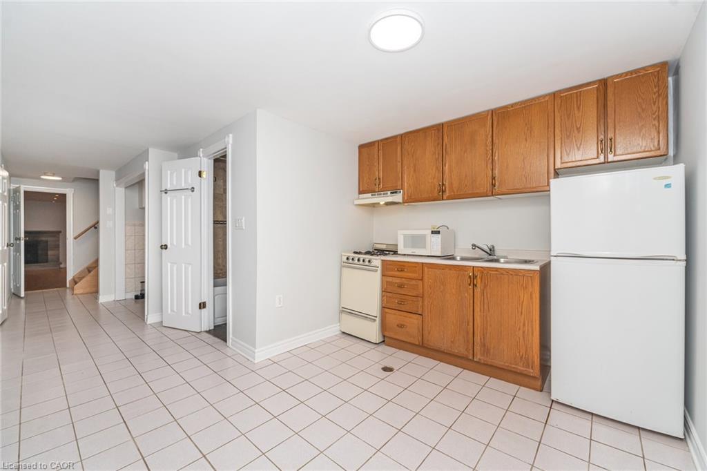 3018 Dalehurst Drive, Mississauga, ON - Indoor Photo Showing Kitchen With Double Sink