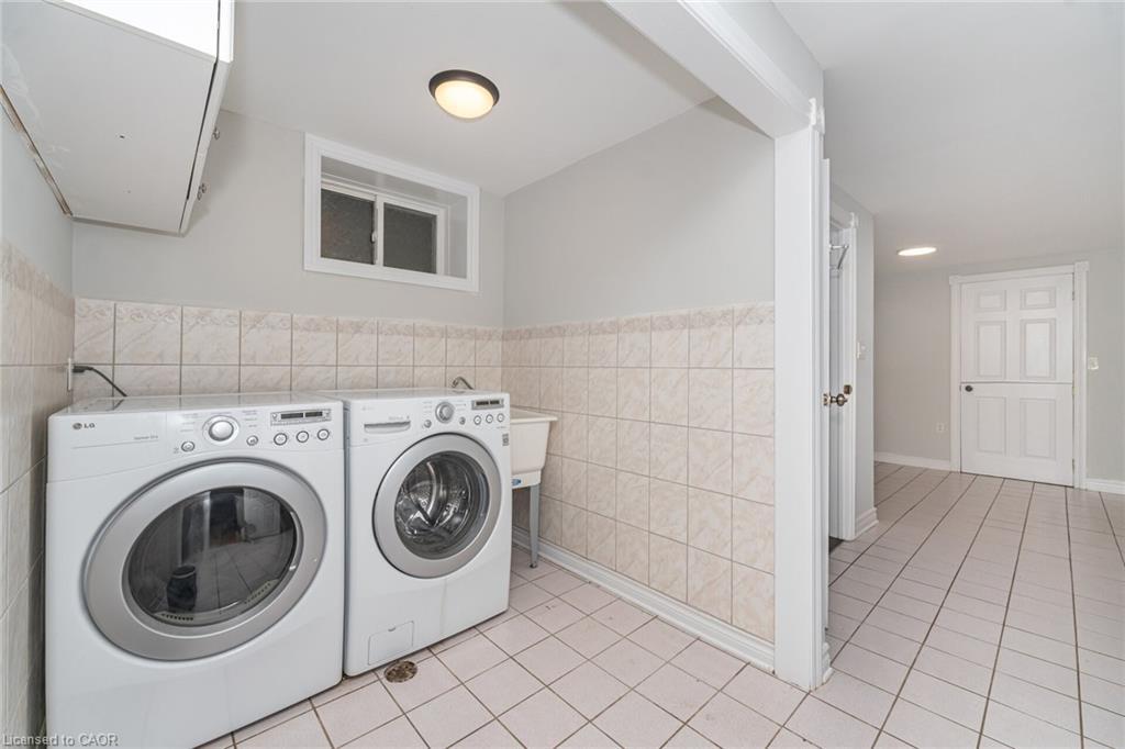 3018 Dalehurst Drive, Mississauga, ON - Indoor Photo Showing Laundry Room