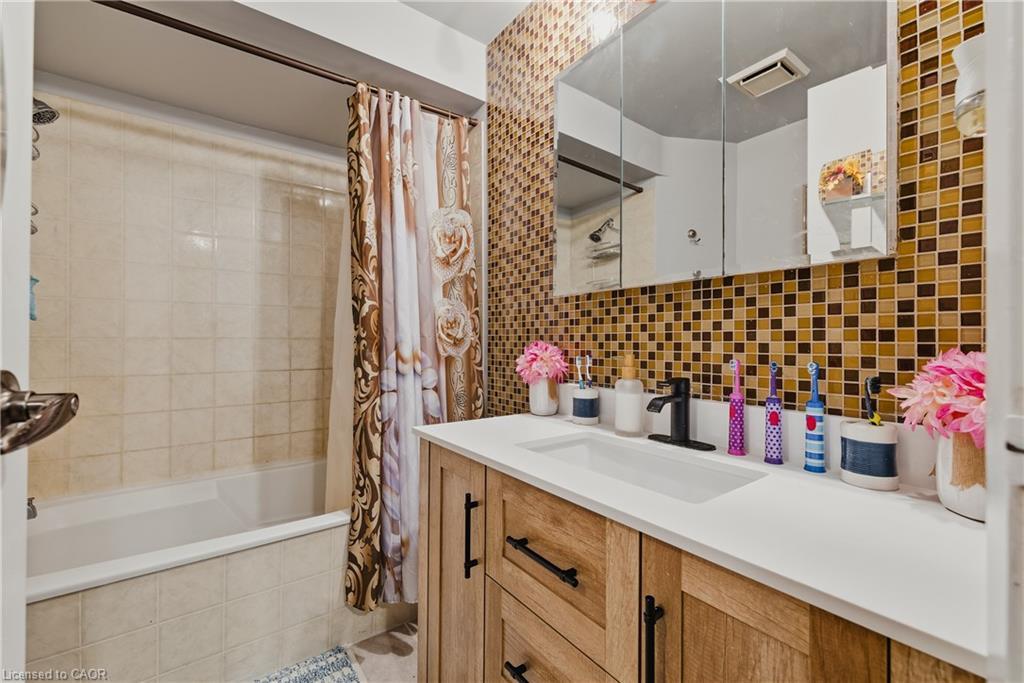 69-539 Willow Road, Guelph, ON - Indoor Photo Showing Bathroom