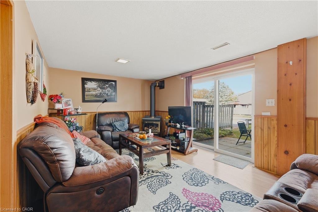 69-539 Willow Road, Guelph, ON - Indoor Photo Showing Living Room