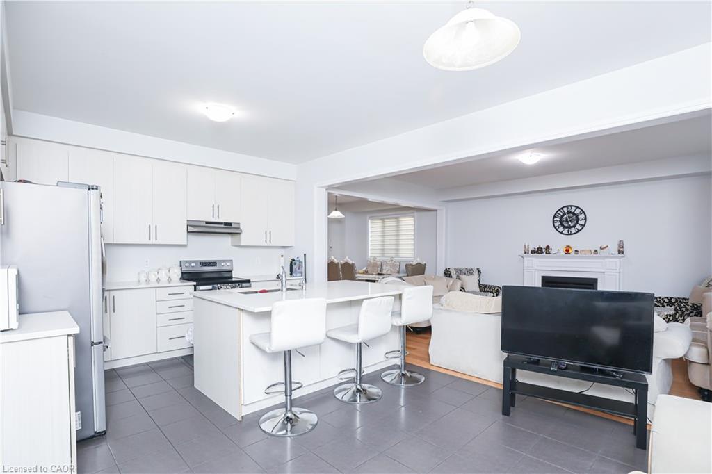 125 Silverwood Crescent, Woodstock, ON - Indoor Photo Showing Kitchen