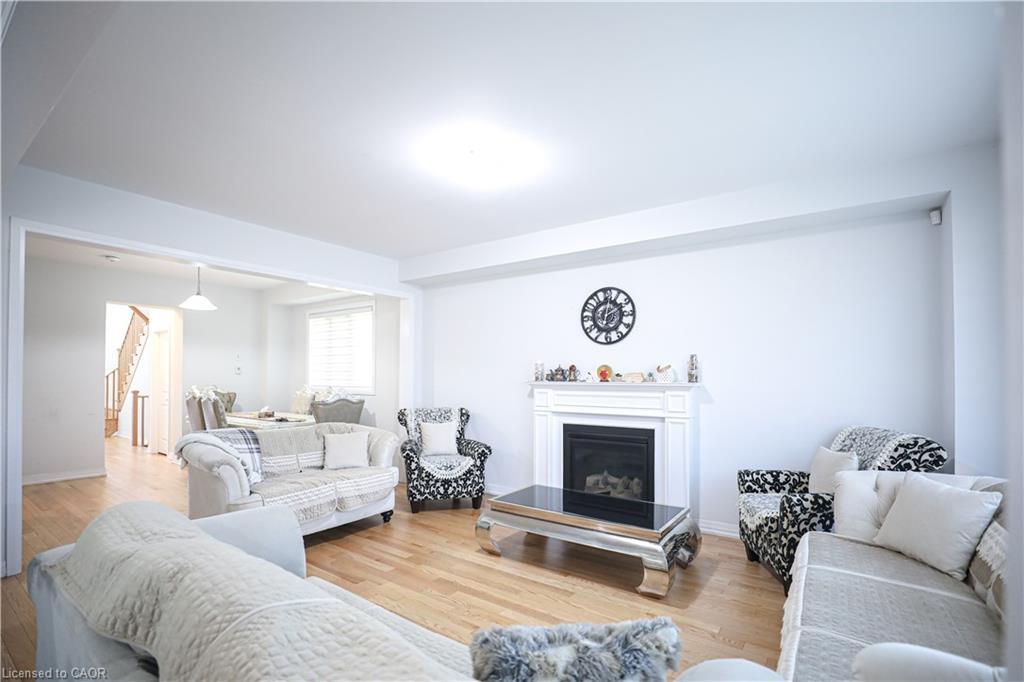 125 Silverwood Crescent, Woodstock, ON - Indoor Photo Showing Living Room With Fireplace