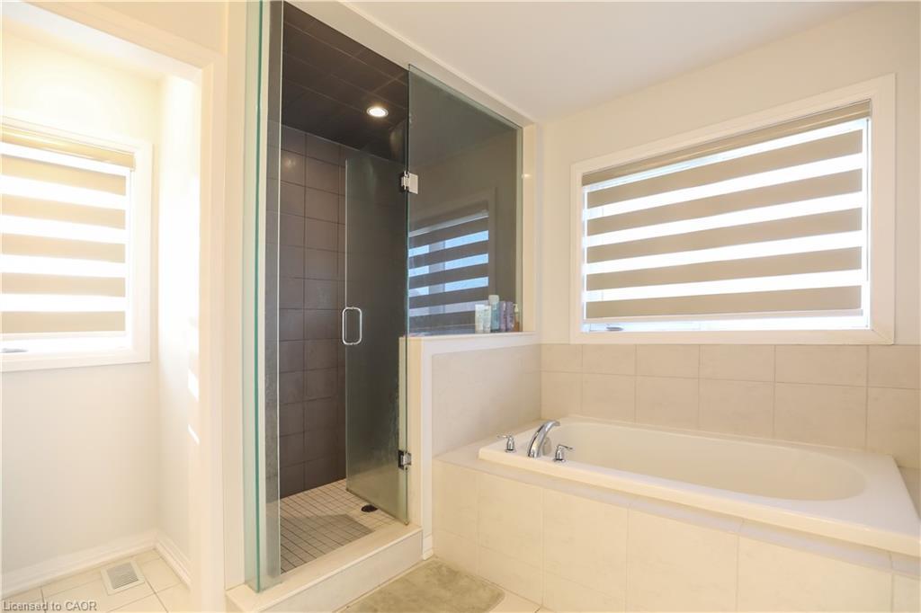 125 Silverwood Crescent, Woodstock, ON - Indoor Photo Showing Bathroom
