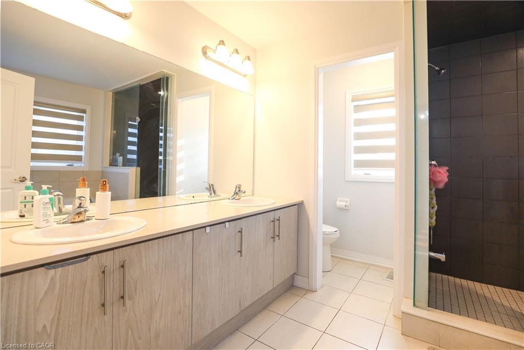 125 Silverwood Crescent, Woodstock, ON - Indoor Photo Showing Bathroom