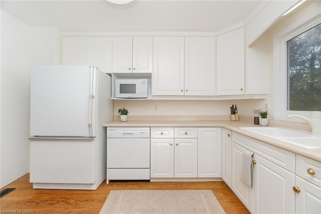 21 Horning Drive, Hamilton, ON - Indoor Photo Showing Kitchen