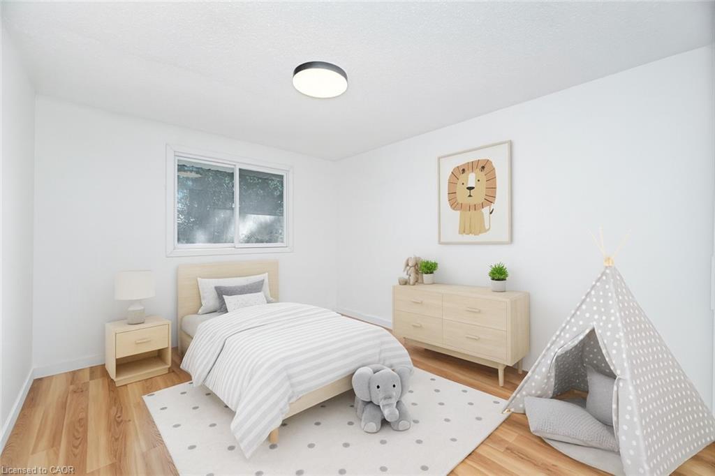 21 Horning Drive, Hamilton, ON - Indoor Photo Showing Bedroom