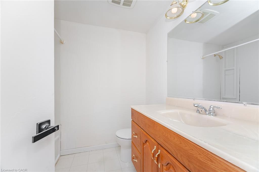 21 Horning Drive, Hamilton, ON - Indoor Photo Showing Bathroom