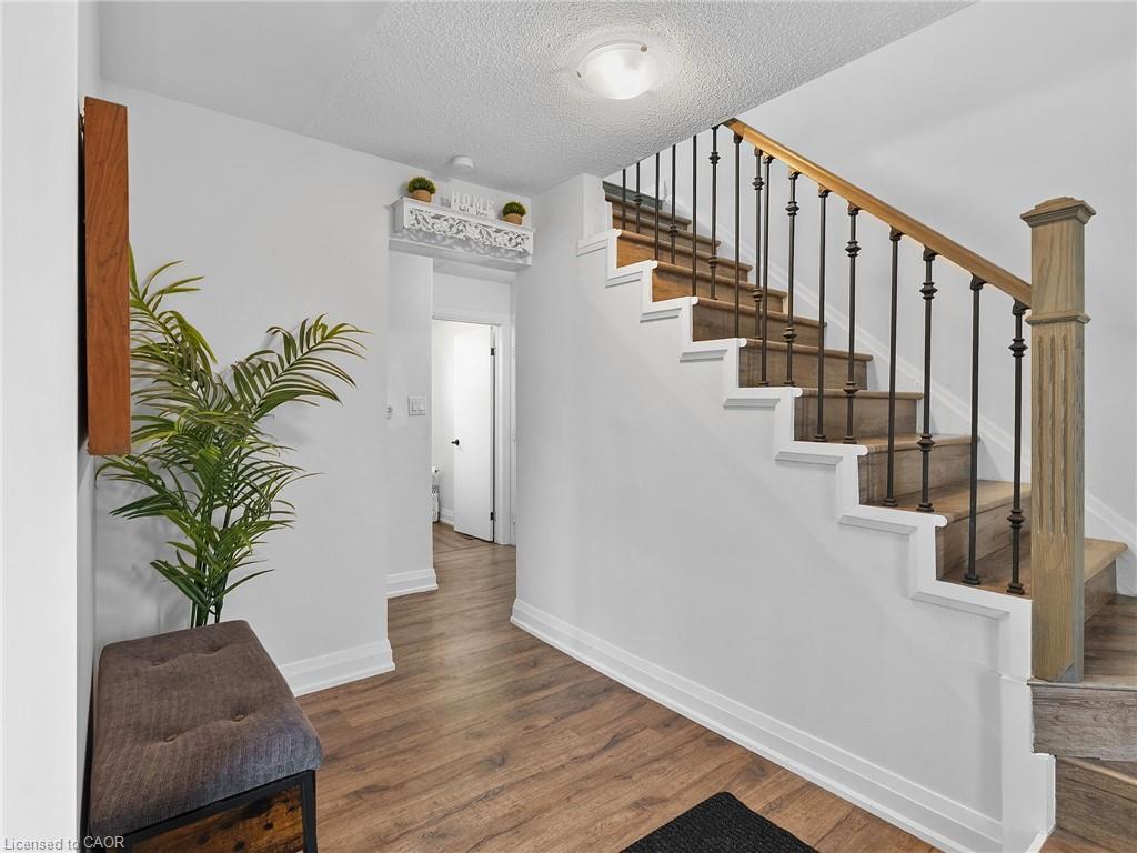102 Dundee Drive, Caledonia, ON - Indoor Photo Showing Other Room