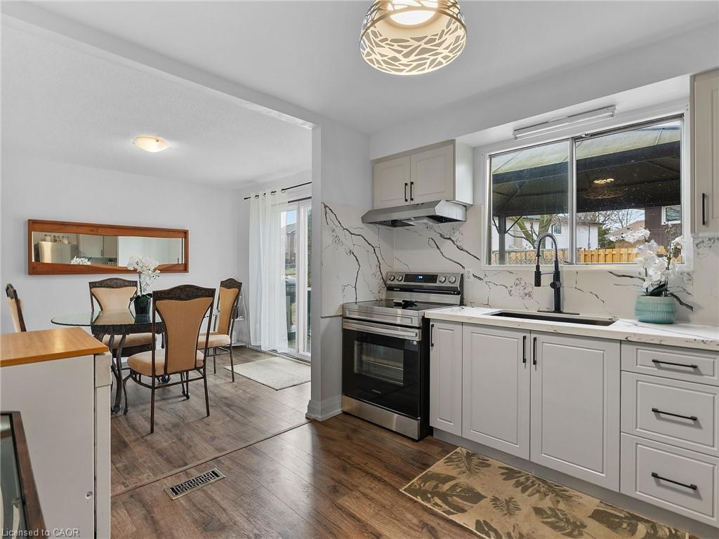 102 Dundee Drive, Caledonia, ON - Indoor Photo Showing Other Room