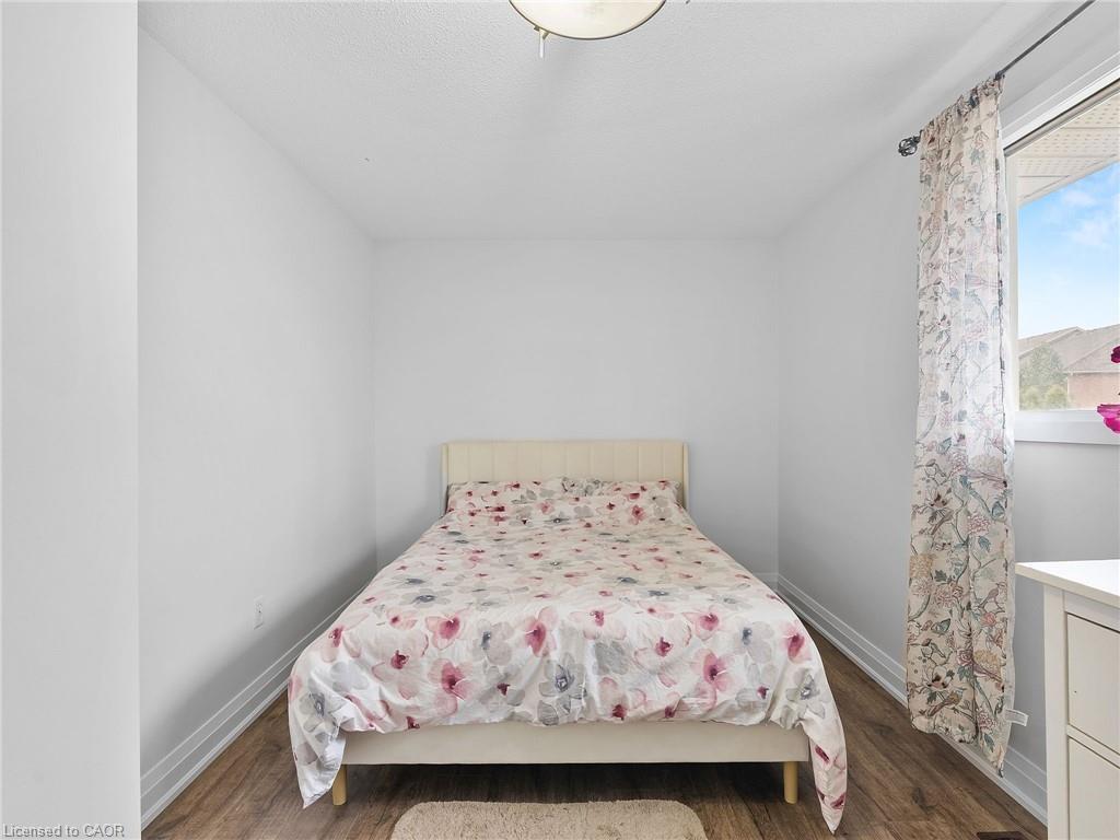 102 Dundee Drive, Caledonia, ON - Indoor Photo Showing Bedroom