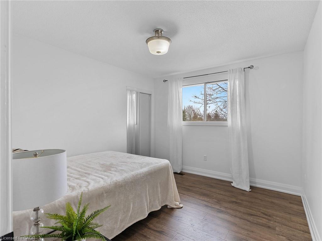 102 Dundee Drive, Caledonia, ON - Indoor Photo Showing Bedroom