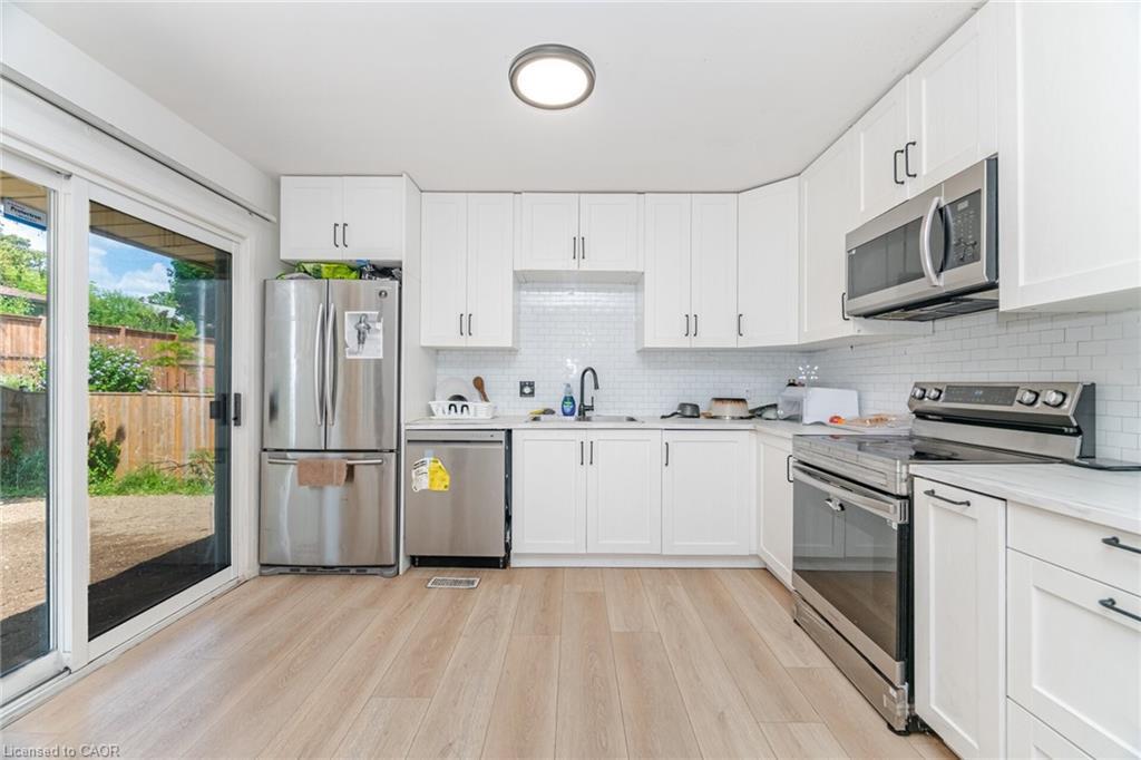 Upper-214 Forest Hill Drive, Kitchener, ON - Indoor Photo Showing Kitchen