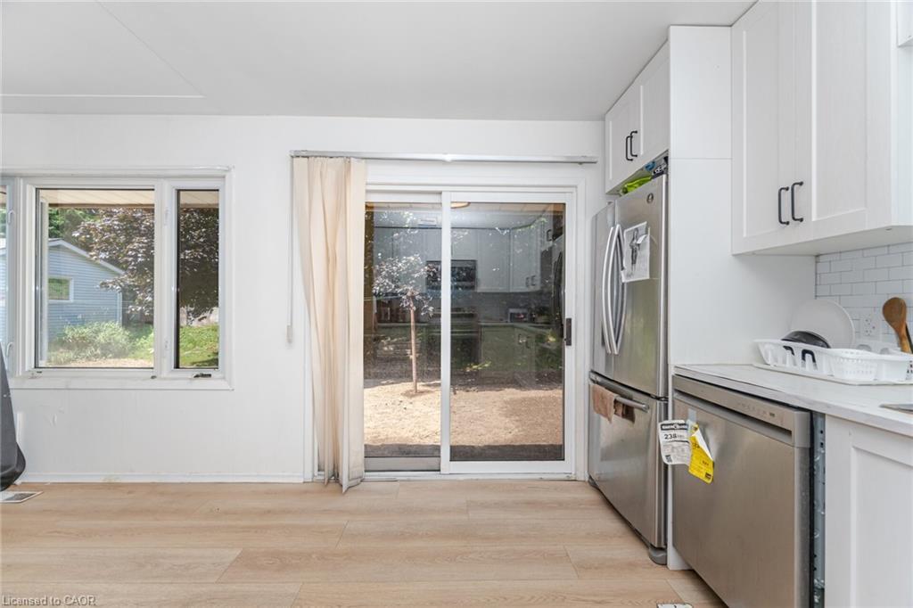 Upper-214 Forest Hill Drive, Kitchener, ON - Indoor Photo Showing Kitchen