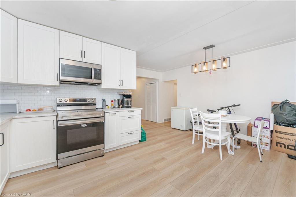 Upper-214 Forest Hill Drive, Kitchener, ON - Indoor Photo Showing Kitchen