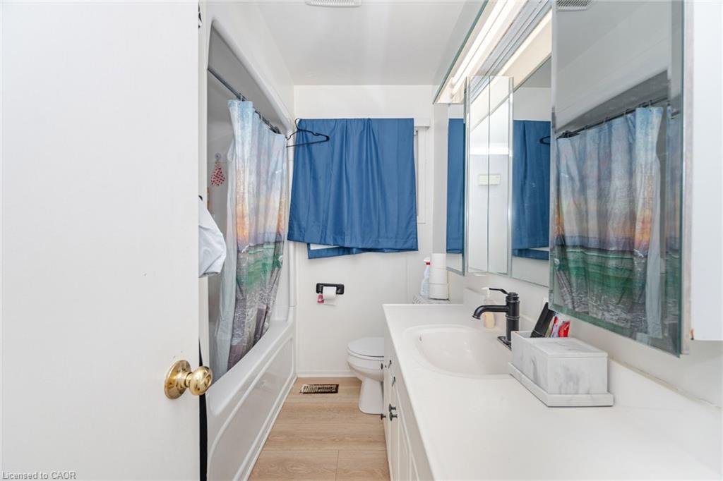 Upper-214 Forest Hill Drive, Kitchener, ON - Indoor Photo Showing Bathroom