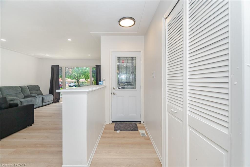 Upper-214 Forest Hill Drive, Kitchener, ON - Indoor Photo Showing Other Room