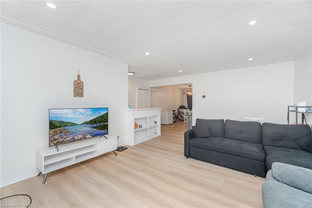 Upper-214 Forest Hill Drive, Kitchener, ON - Indoor Photo Showing Living Room