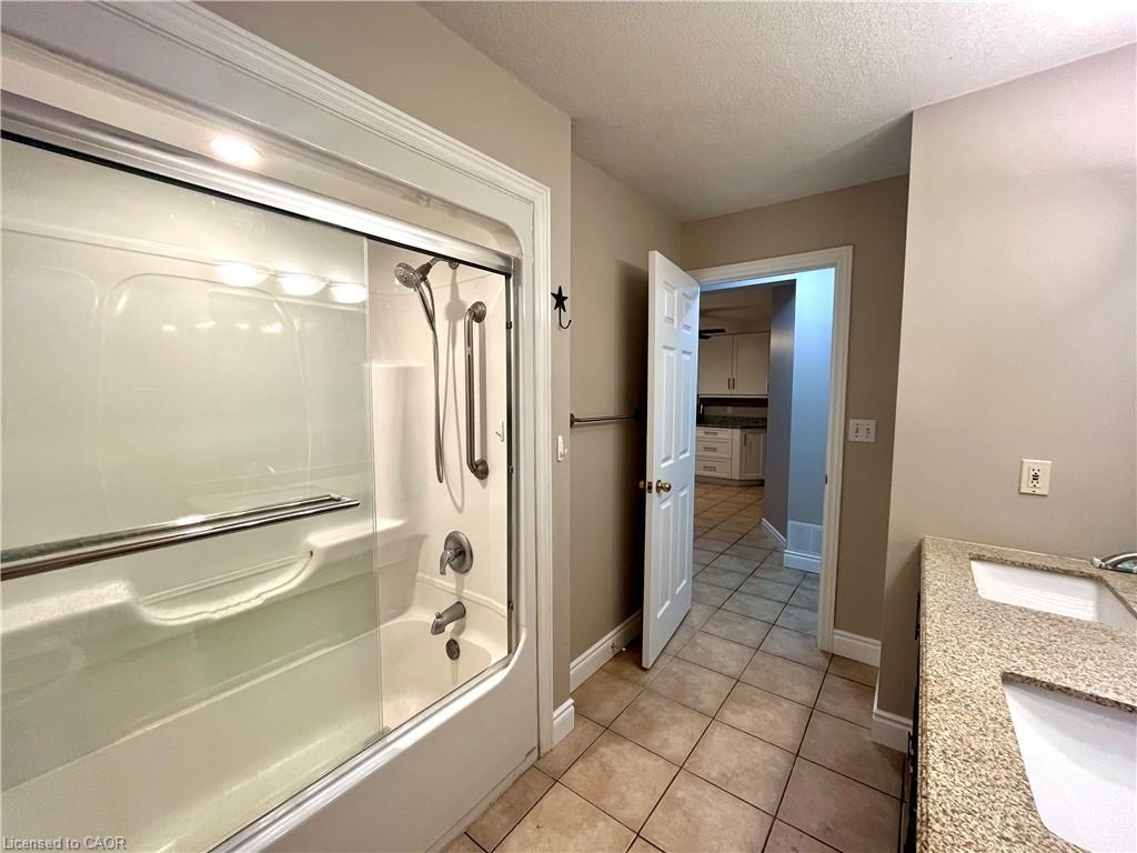 6 Smetana Drive, Kitchener, ON - Indoor Photo Showing Bathroom