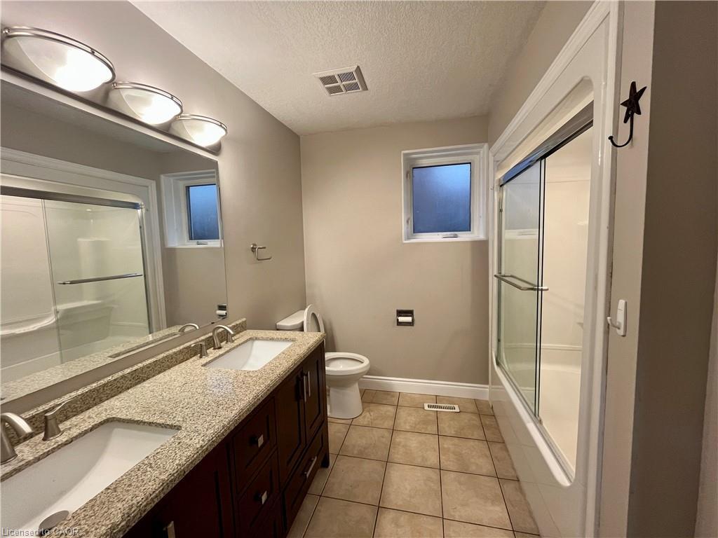 6 Smetana Drive, Kitchener, ON - Indoor Photo Showing Bathroom