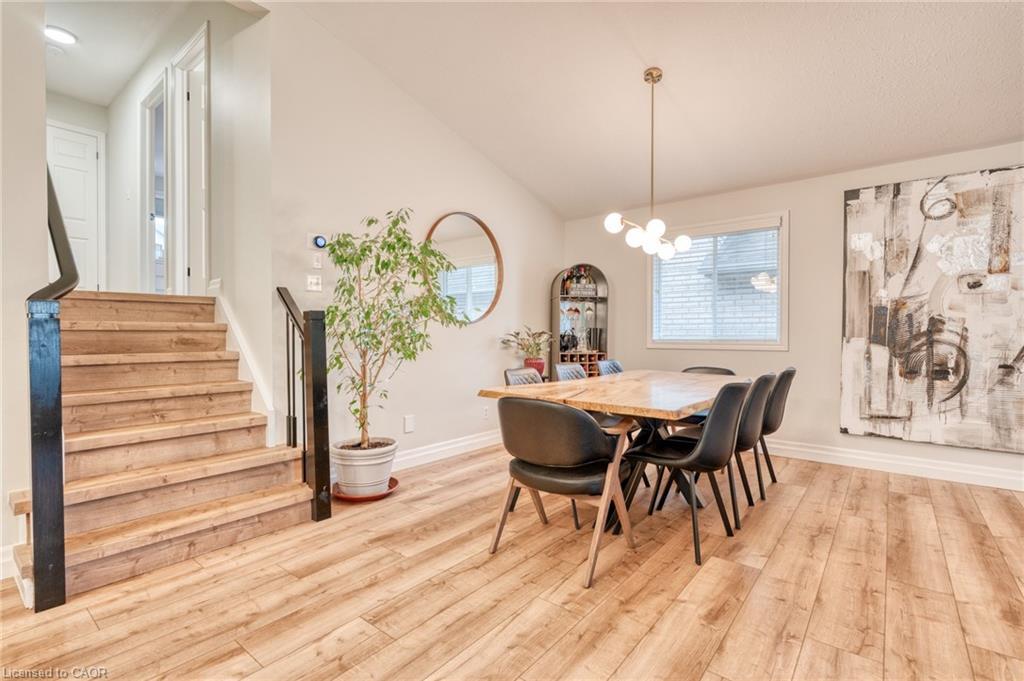 31 Bolzano Court, Hamilton, ON - Indoor Photo Showing Dining Room
