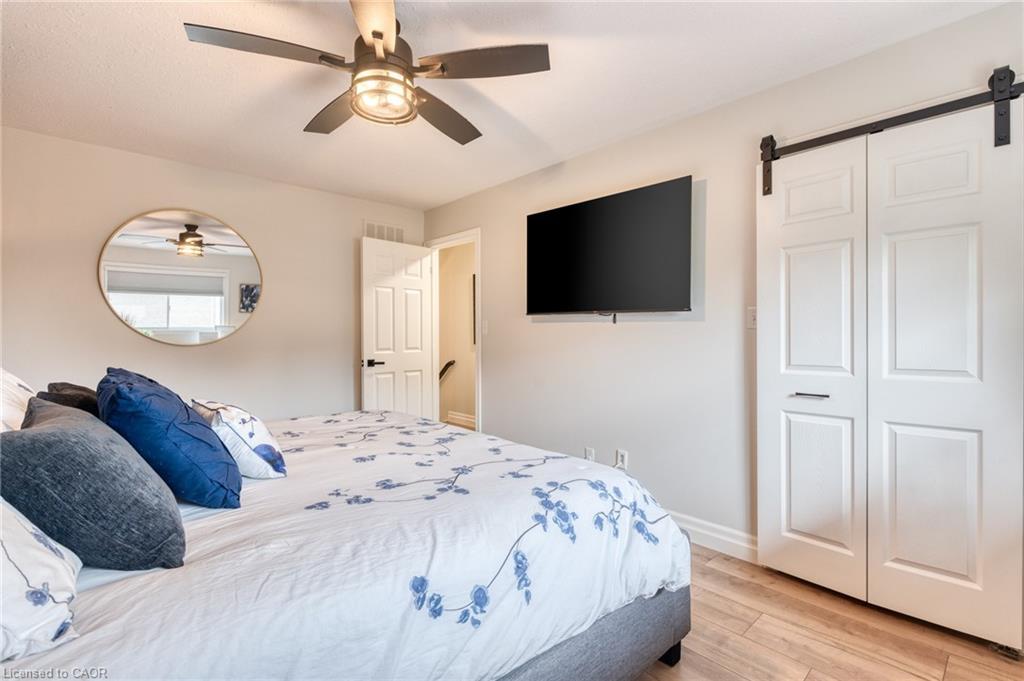 31 Bolzano Court, Hamilton, ON - Indoor Photo Showing Bedroom