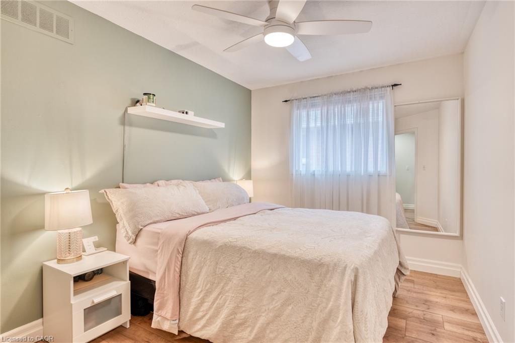31 Bolzano Court, Hamilton, ON - Indoor Photo Showing Bedroom