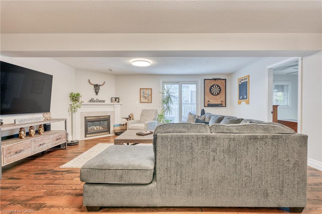 31 Bolzano Court, Hamilton, ON - Indoor Photo Showing Living Room With Fireplace