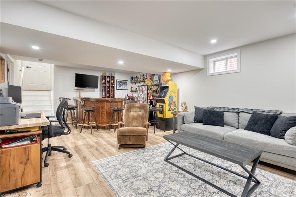 31 Bolzano Court, Hamilton, ON - Indoor