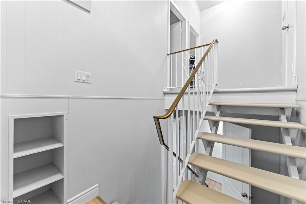 366 Dale Crescent, Waterloo, ON - Indoor Photo Showing Other Room