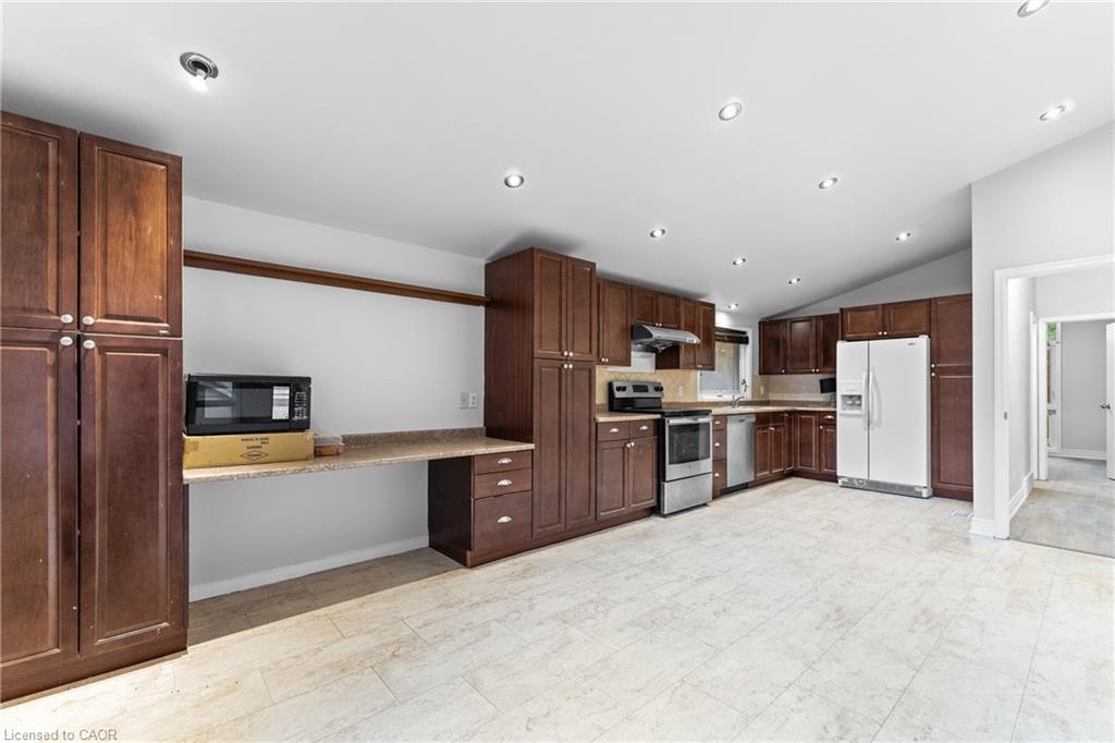 366 Dale Crescent, Waterloo, ON - Indoor Photo Showing Kitchen