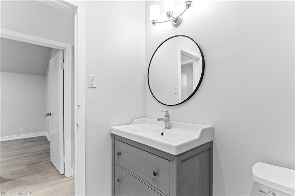 366 Dale Crescent, Waterloo, ON - Indoor Photo Showing Bathroom